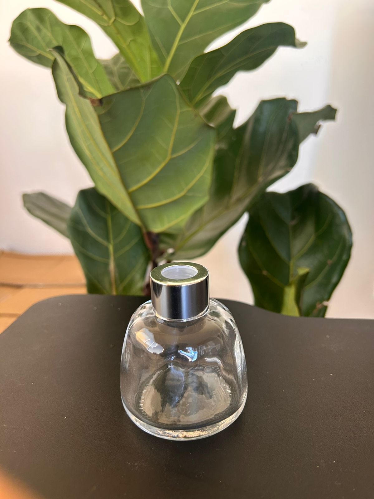 ENVASE VIDRIO CON TAPA METALICA PLATEADA Y DORADA 100ml