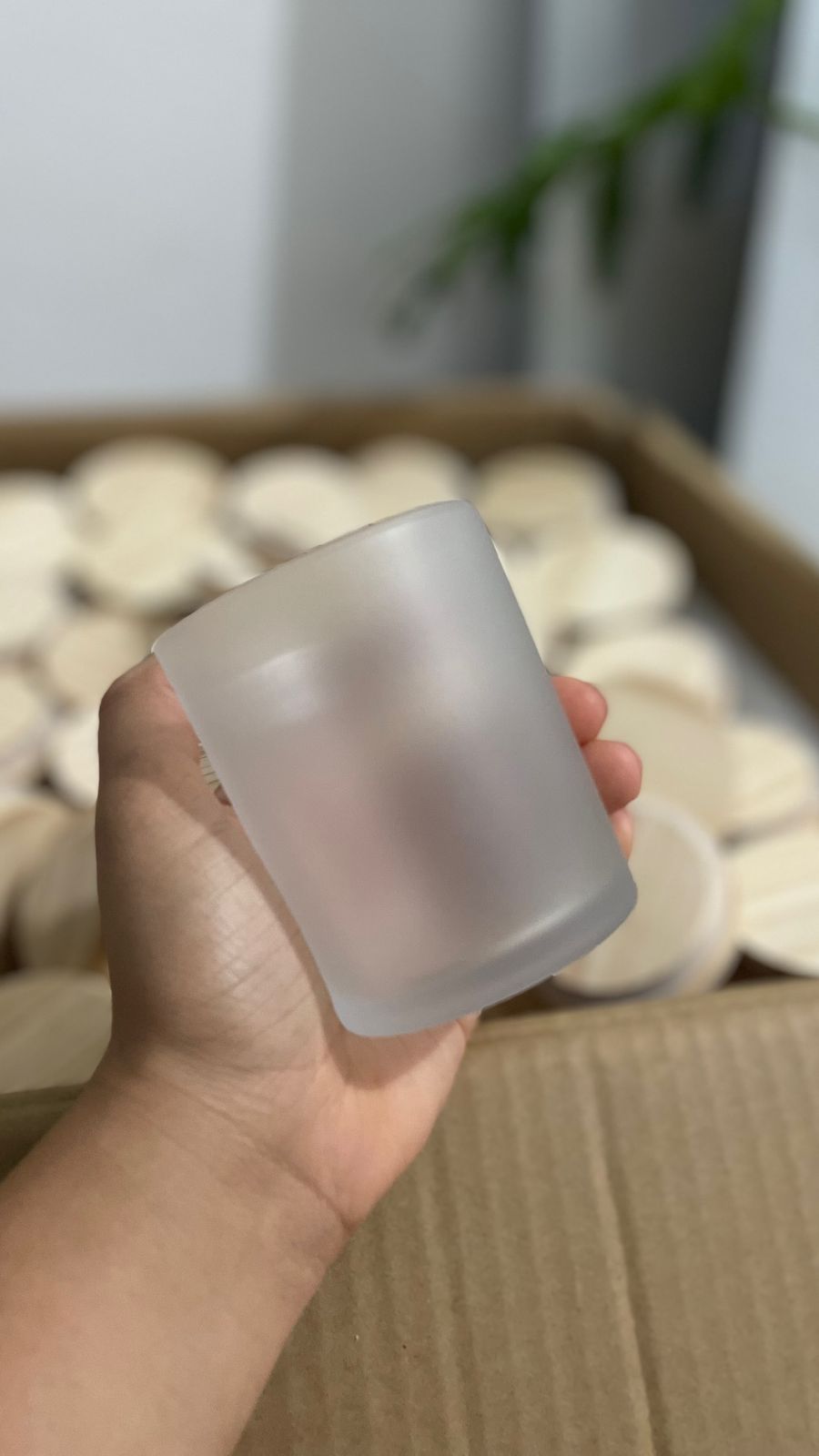 ENVASE TRANSLUCIDO CON TAPA DE BAMBÚ 7oz